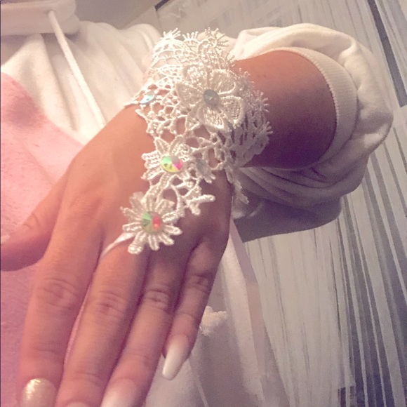 White Lace Gloves, Beaded Crochet Wedding Accessories , Bride Fingerless Gloves - Picture 4 of 11